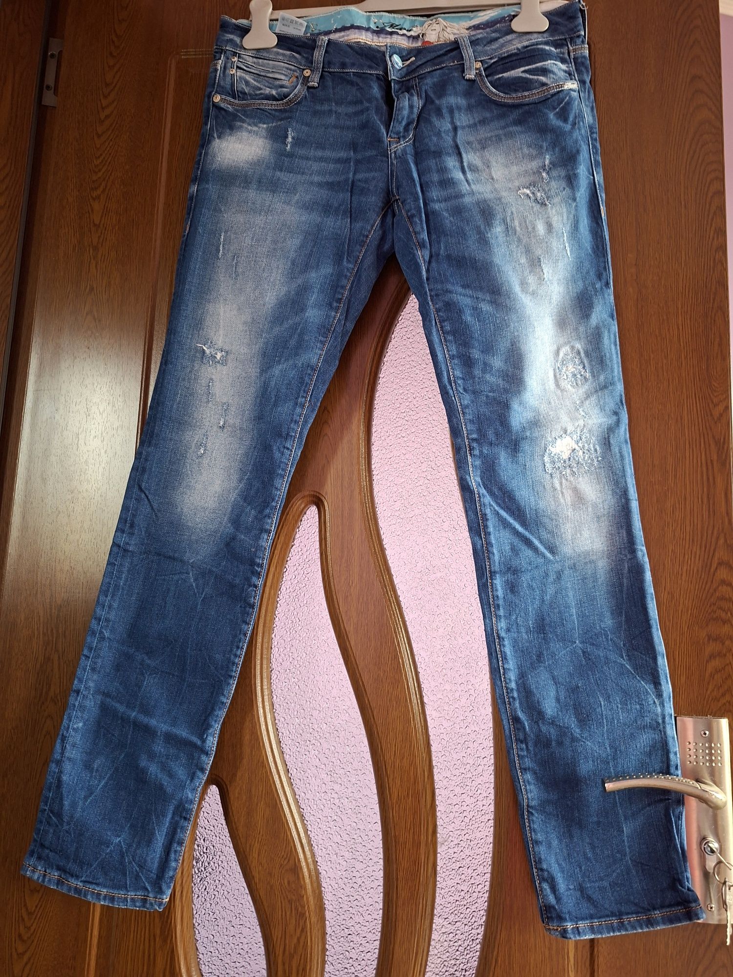 Vând Blugi Damă Mavi Mărimea 31 /32  Noi