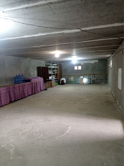 Uy sotiladi 10.8 srochna