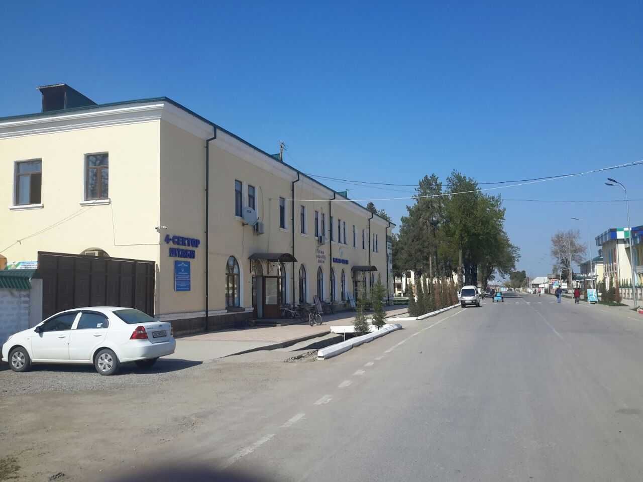 Участок с пристройками