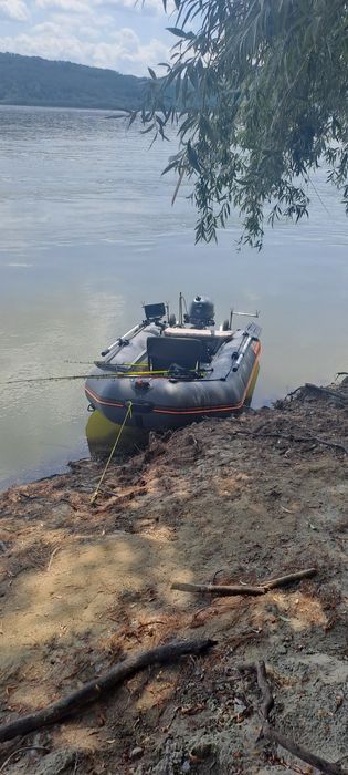 Barca Kolibri + motor yamaha 5 cp