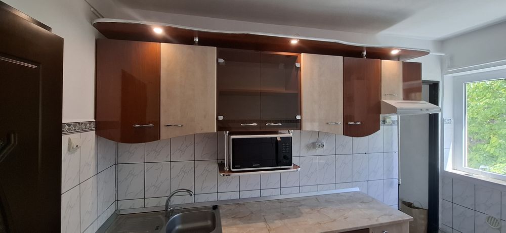 Vand mobila de bucatarie