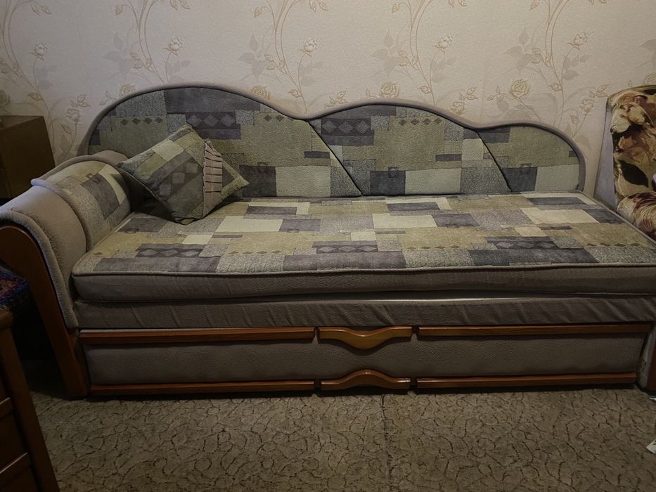 Продам диван тахта