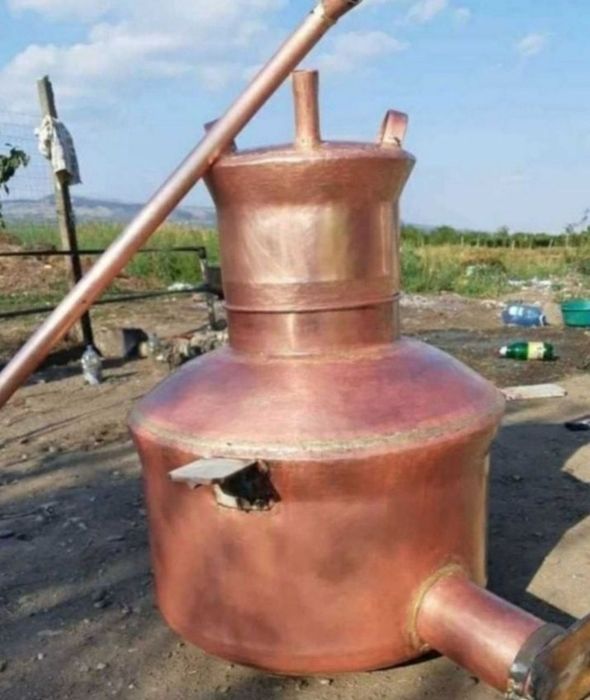 Vând un cazan de țuică din cupru alimentar capacitate de 150 litri cu