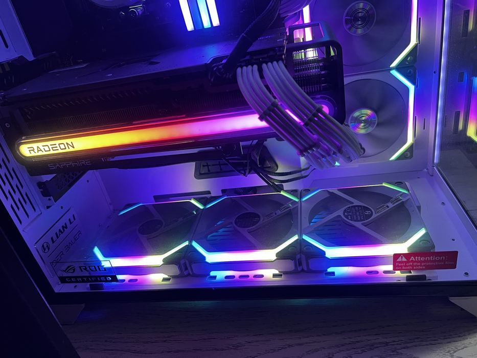 Placa video RADEON RX 7900 XT 20GB- AMD RYZEN 7 7800 X3D