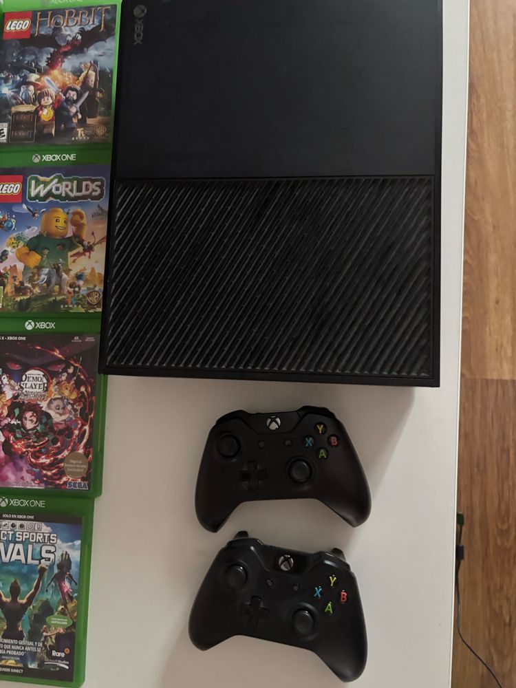 Xbox One + 2 controlare + 16 jocuri
