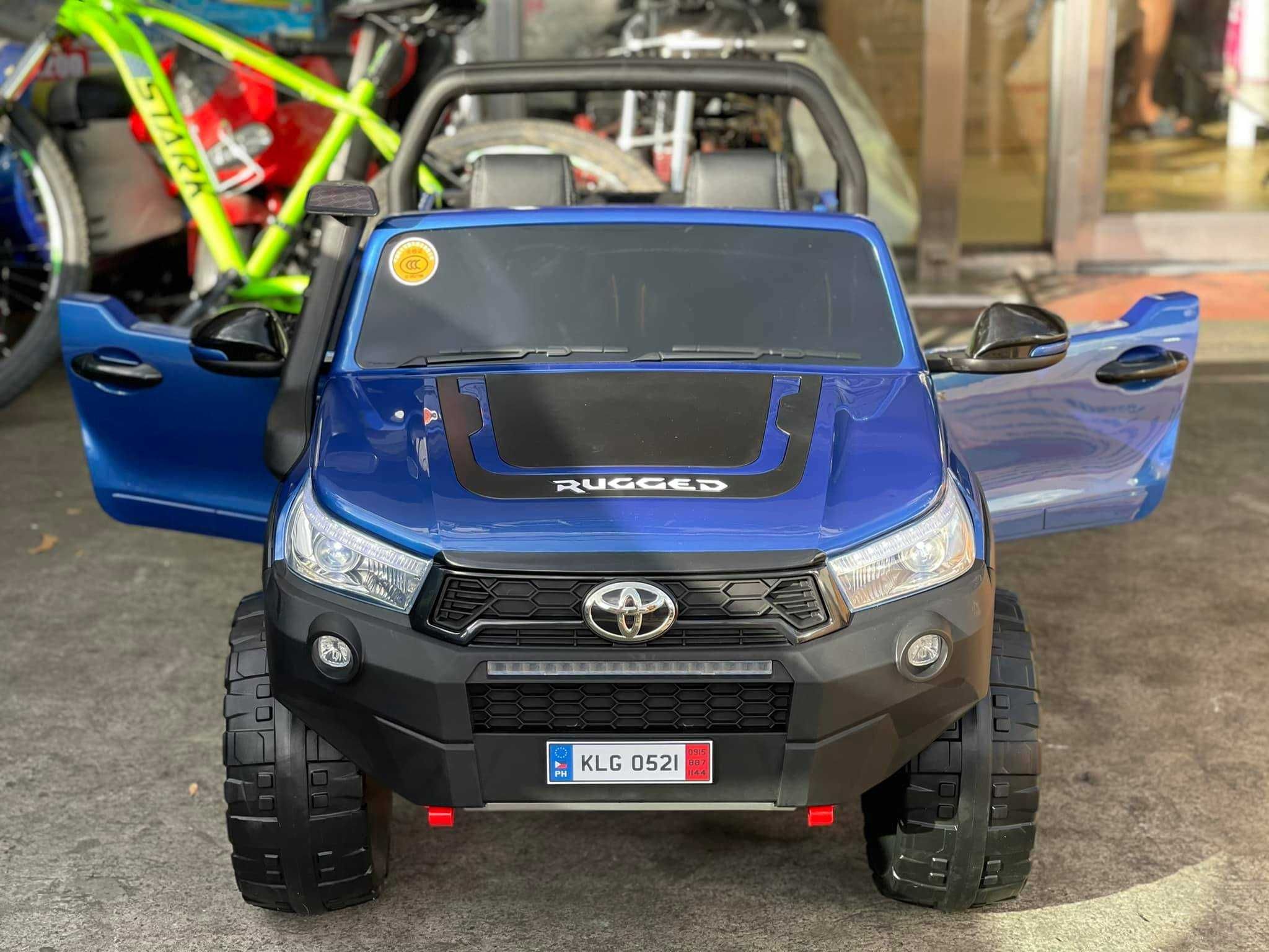 Masinuta electrica pentru 2 copii Toyota Hilux 4WD RuggedX 2021 #Blue