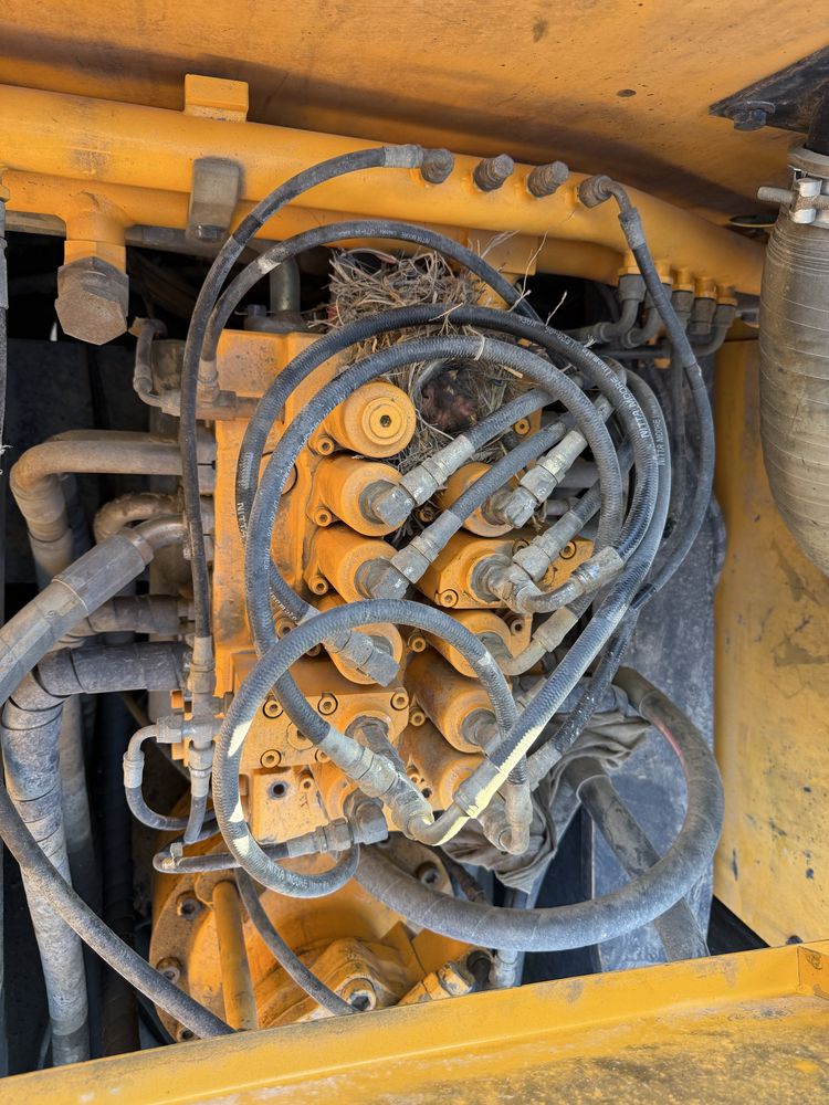 Ekskovator hundaiy 1 kubali strelo 14 mentr