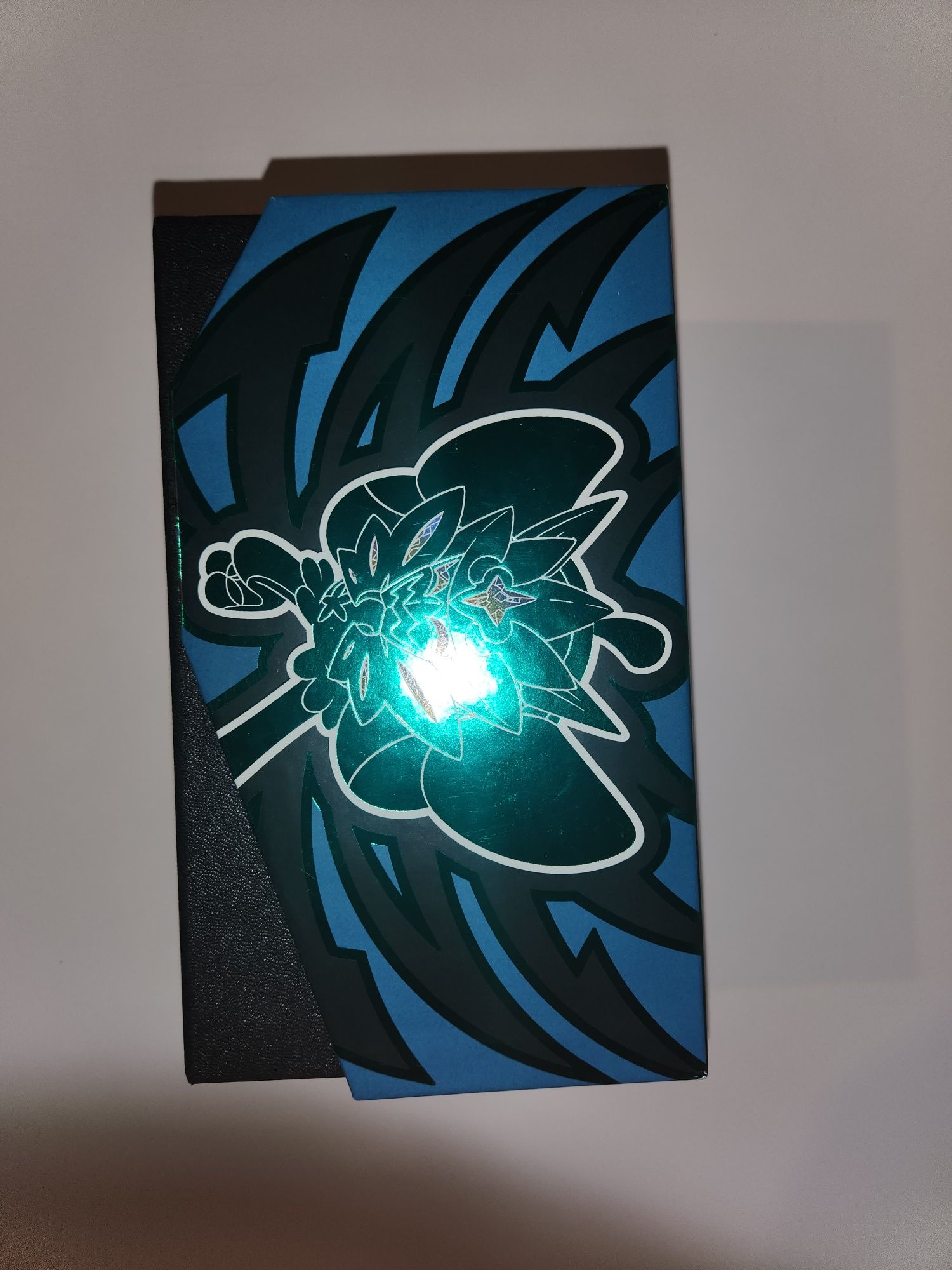 200 Покемон (Pokemon tcg) карти и аксесоари