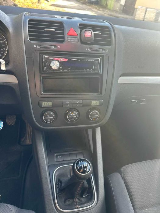 Volkswagen Golf V 1.6 FSI