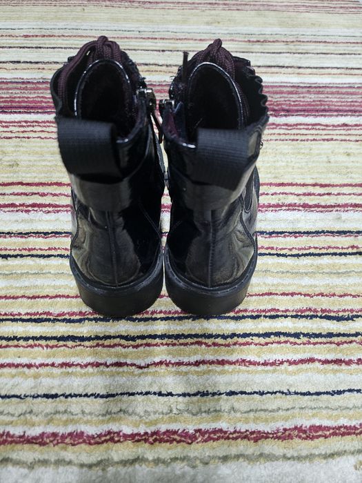 Продам осенние ботинки на девочку