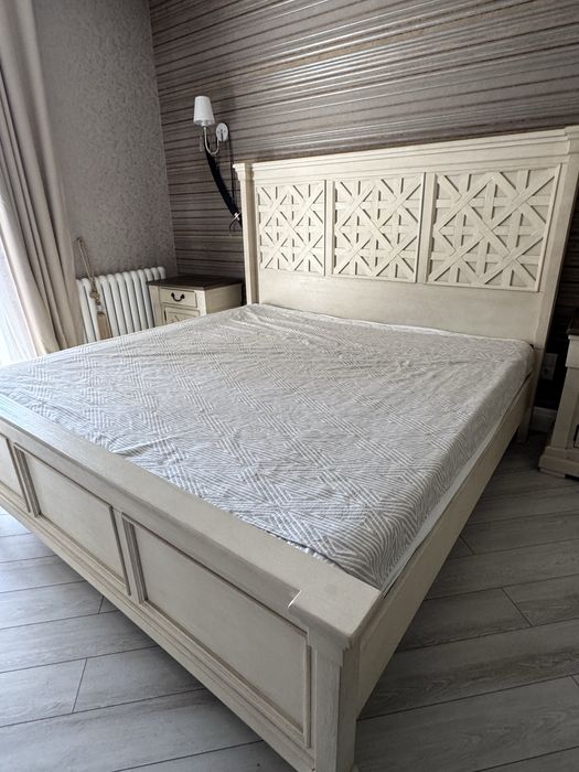 Продам Кровать и 2 тумбы