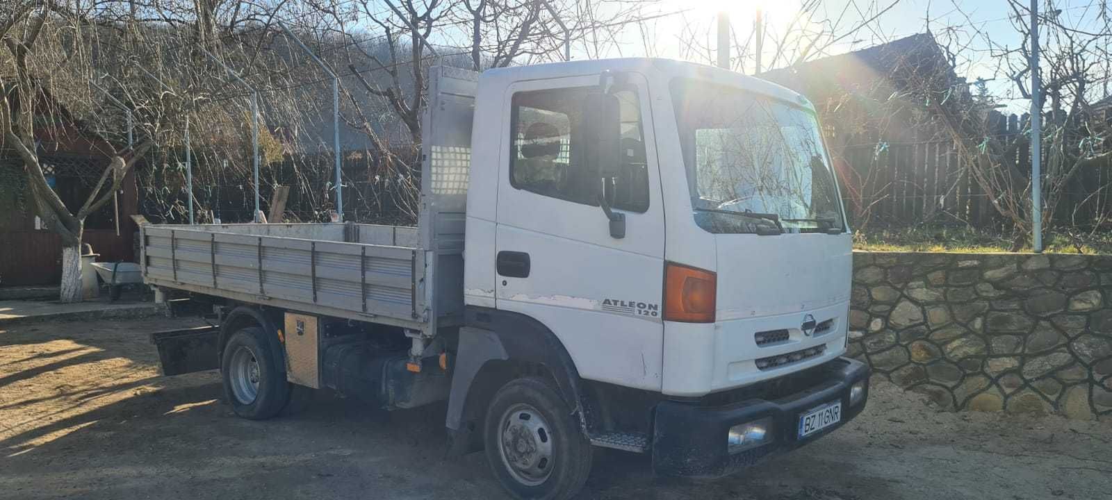 Camioneta basculabila Nissan Atleon