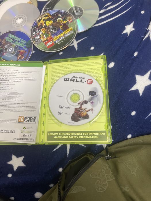 Vand 1 joc si un desen animat in stare buna