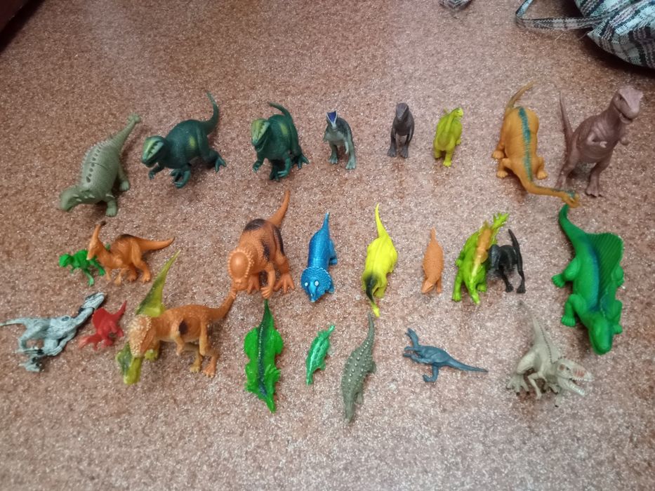 Динозавры продам
