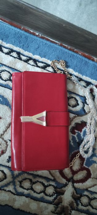 Қызыл сумочка сатылады