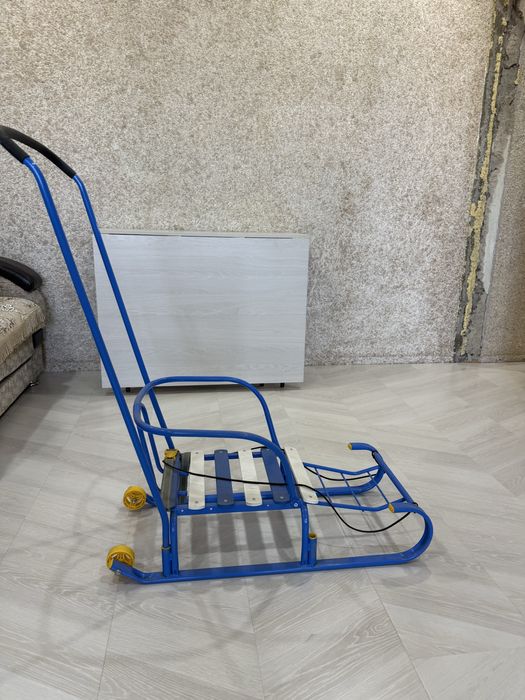 Продаются новые сани