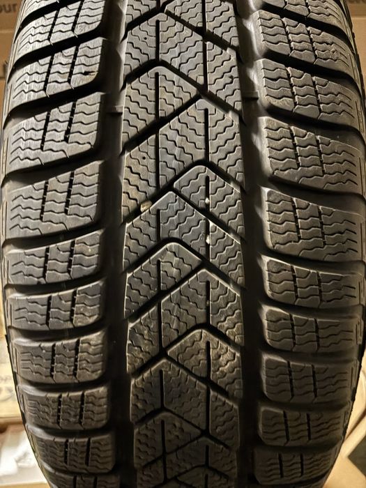 4 бр Зимни гуми 225/50/18 Pirelli Sottozero 3 runflat на 3000км