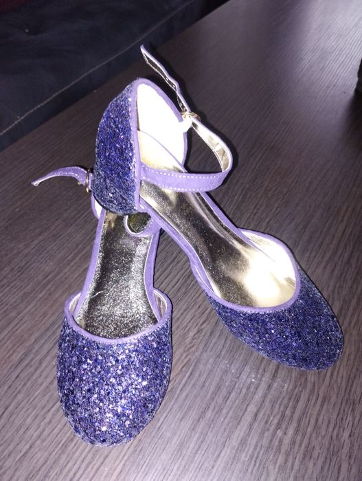 Официални обувки за момиче с ток на марката Monsoon