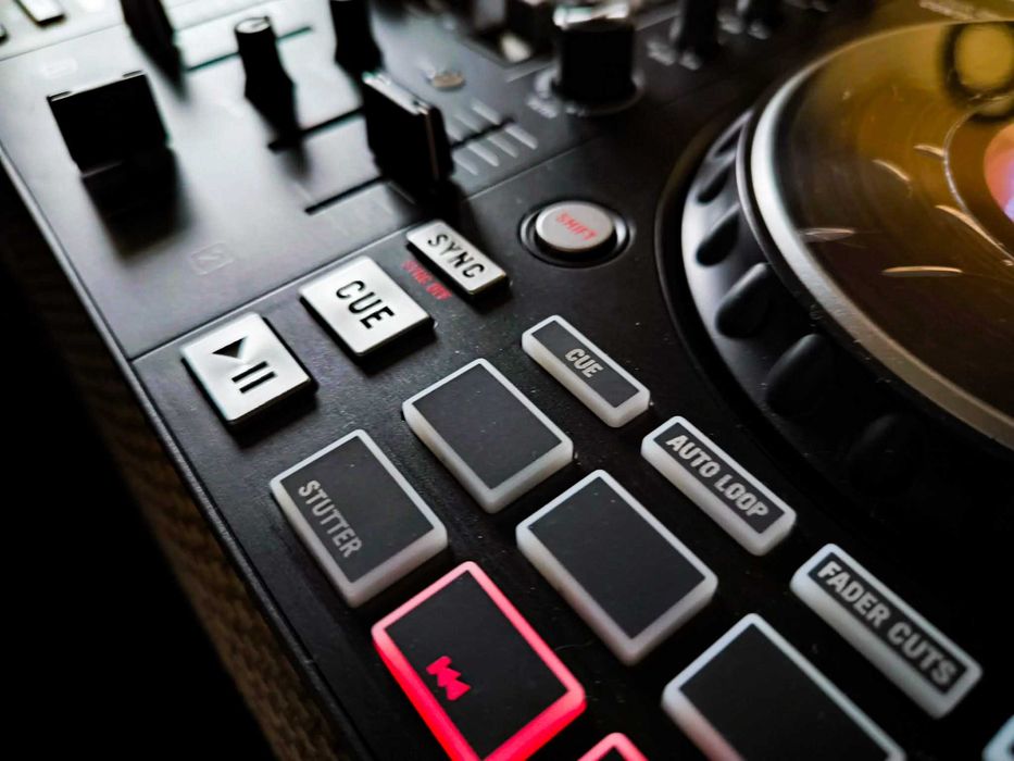 Consola DJ Numark Mixtrack Platinum FX NOUA Garantie 2027