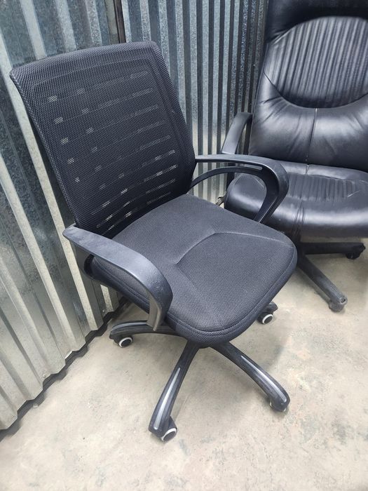 Продаём офисные кресла
