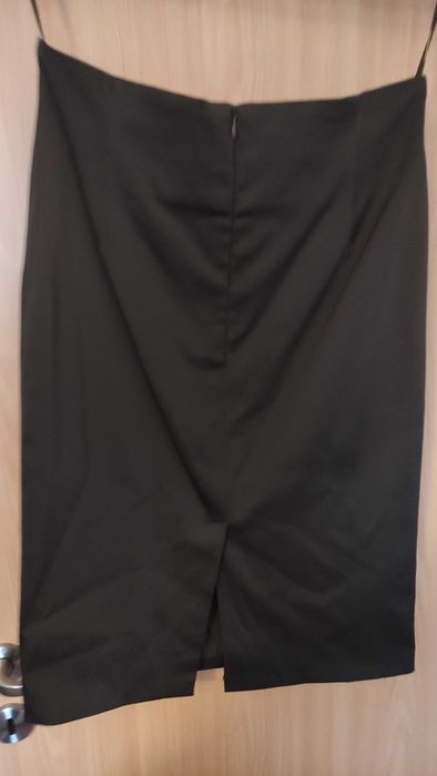 Costum de dama cu fusta marca Guara- ca si nou