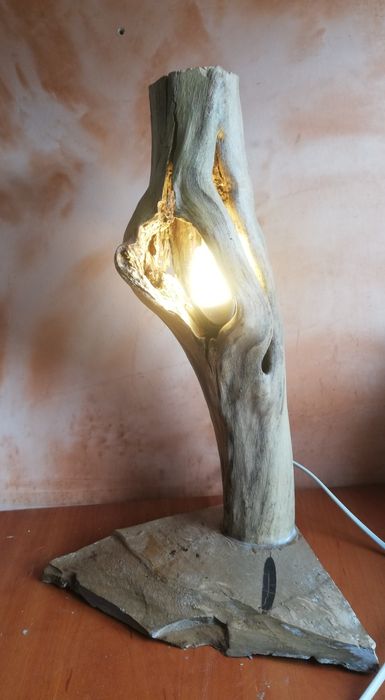 Авторска дървена лампа