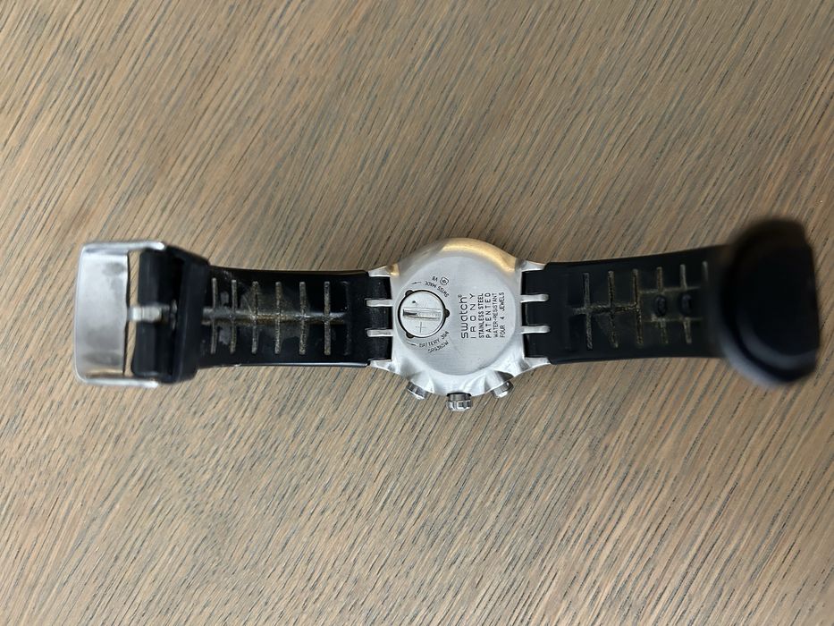 Продавам часовник Swatch IRONY