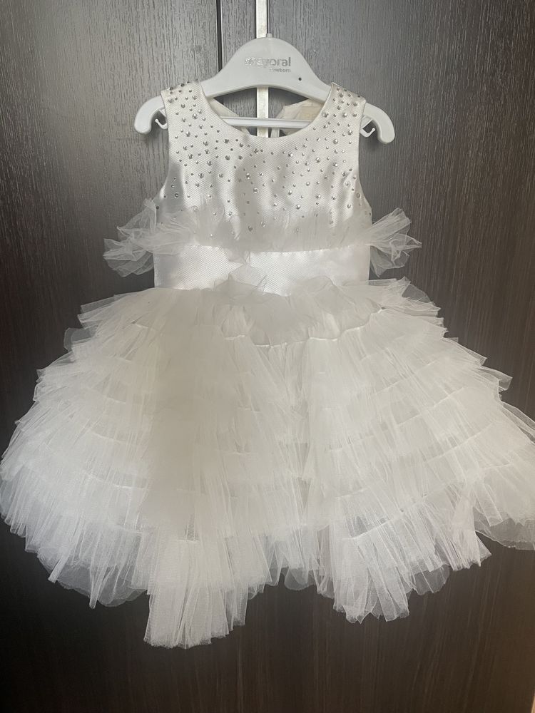 Бяла рокля Petite Fleur