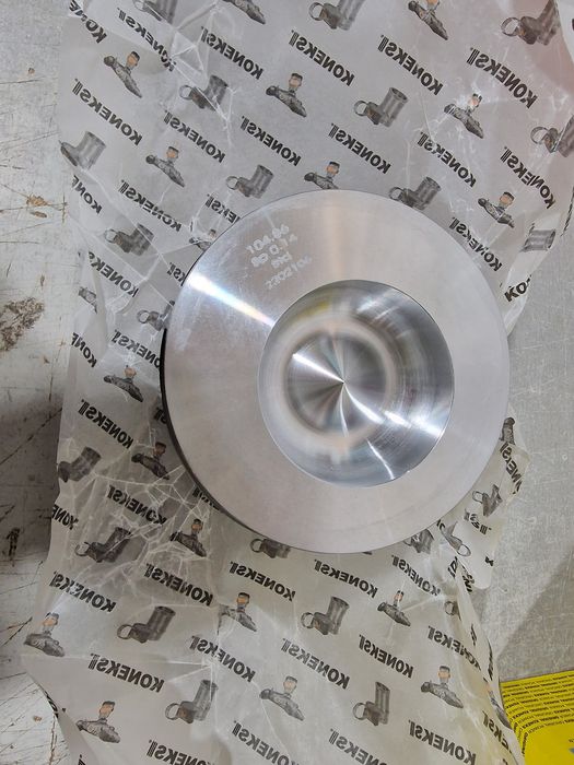 Piston echipat tractor fiat diametru 105 camera ardere într-o parte se