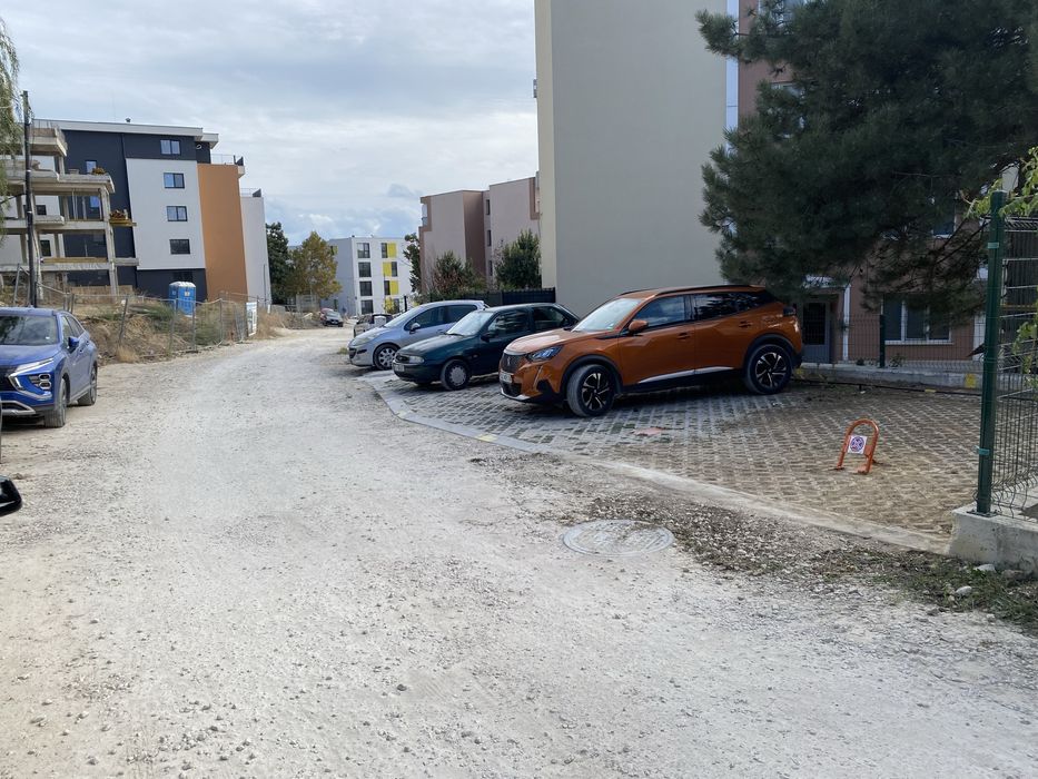 Парко място Възраждане 3 Пчелина