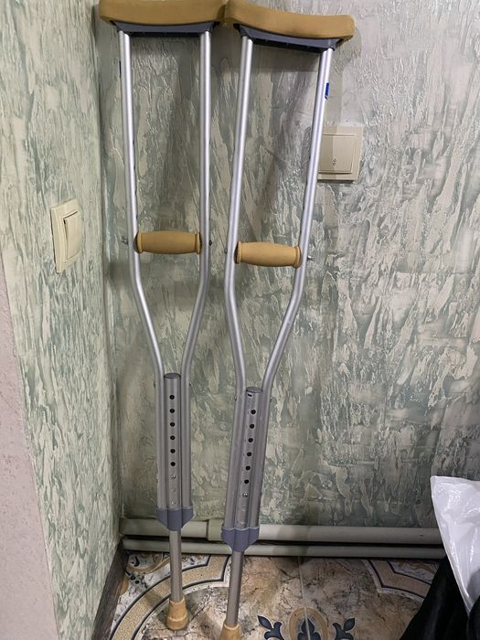 Отдам костыли новые, бесплатно!!! Самовывоз