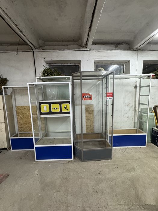 Продаются стеклянные витрины не дорого