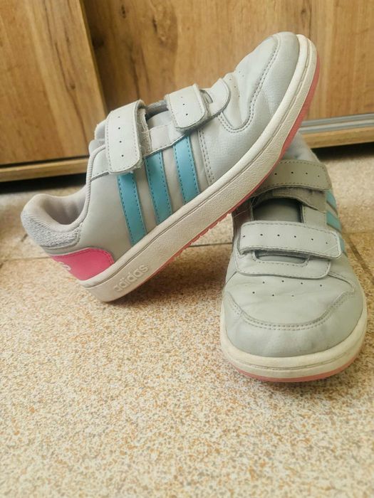 Adidas маратонки подходящи за сезона