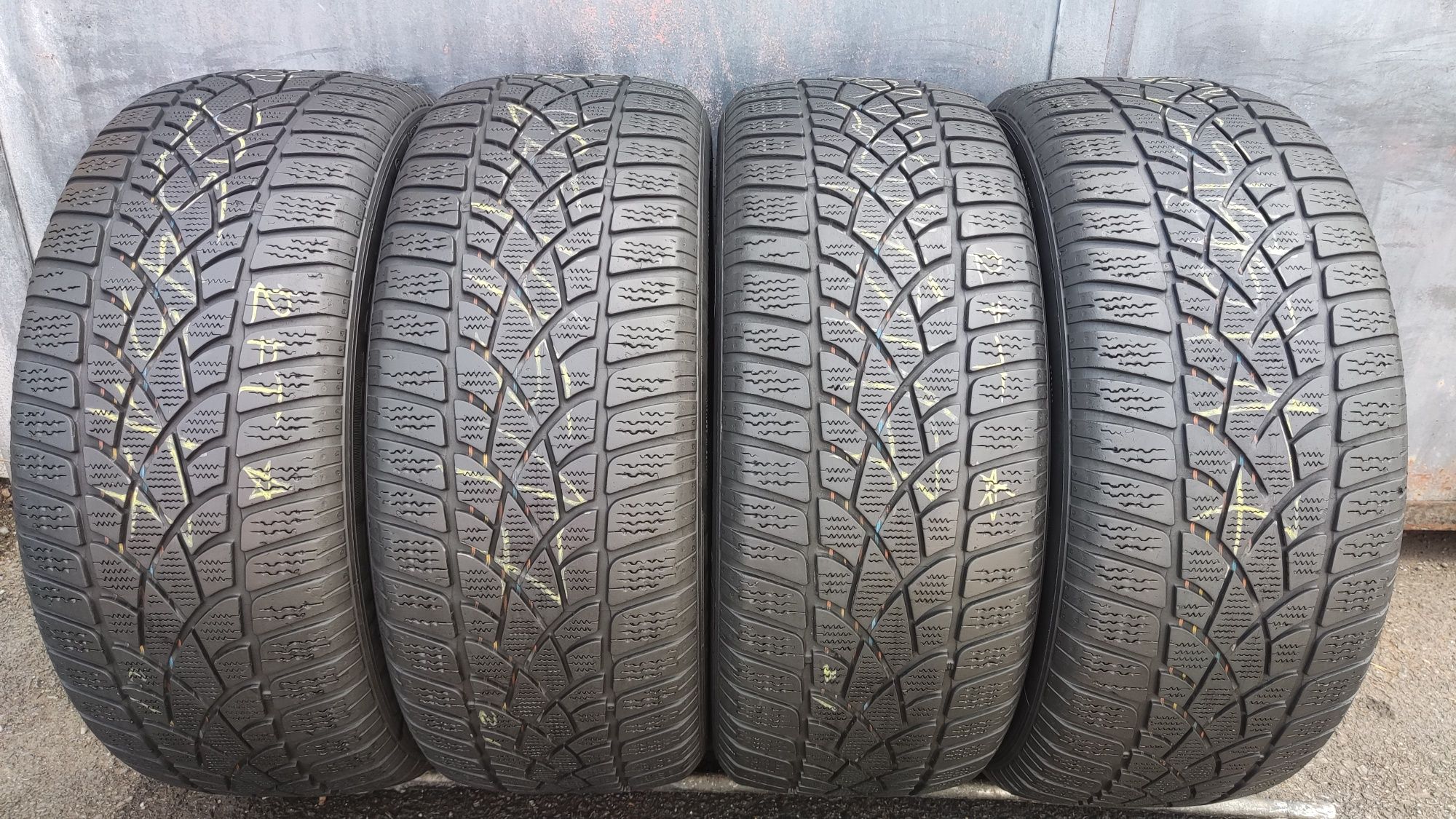 4бр зимни гуми 225/45/17 Dunlop Winter Sport, runflat 
dot21
6.8mm
Доб