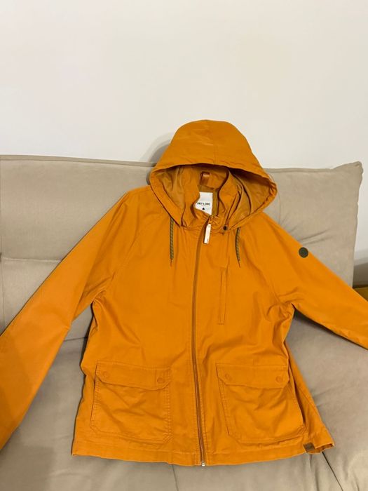 Greaca toamna- primăvară  cu glugă barbati  mărimea L  Only&Sons