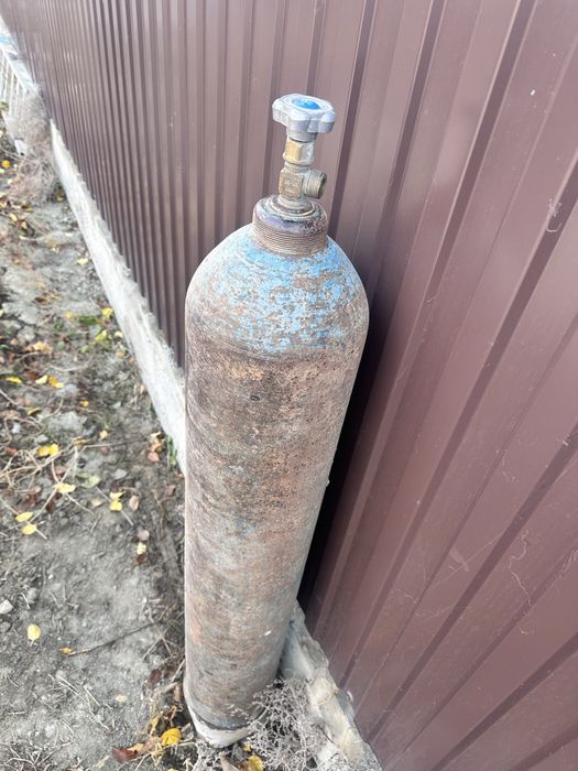 Продам кислородный баллон заправленный с кислородом б/у