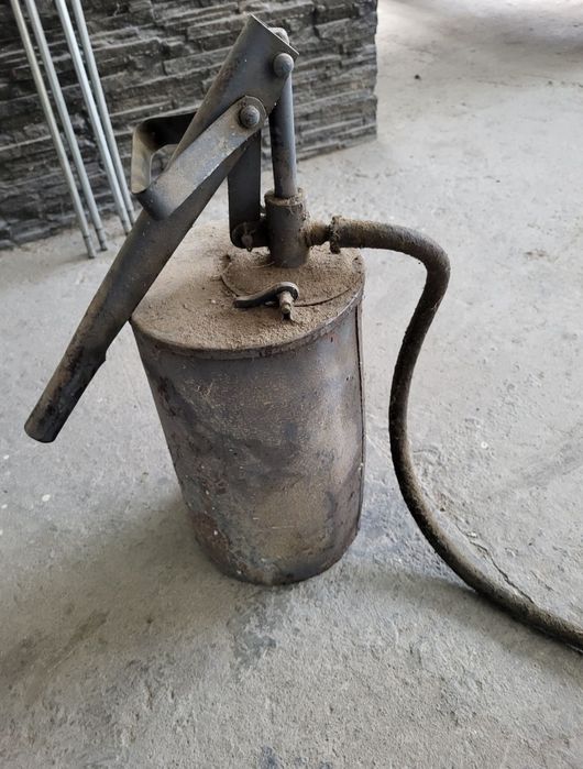 Продам нагнетатель масла.