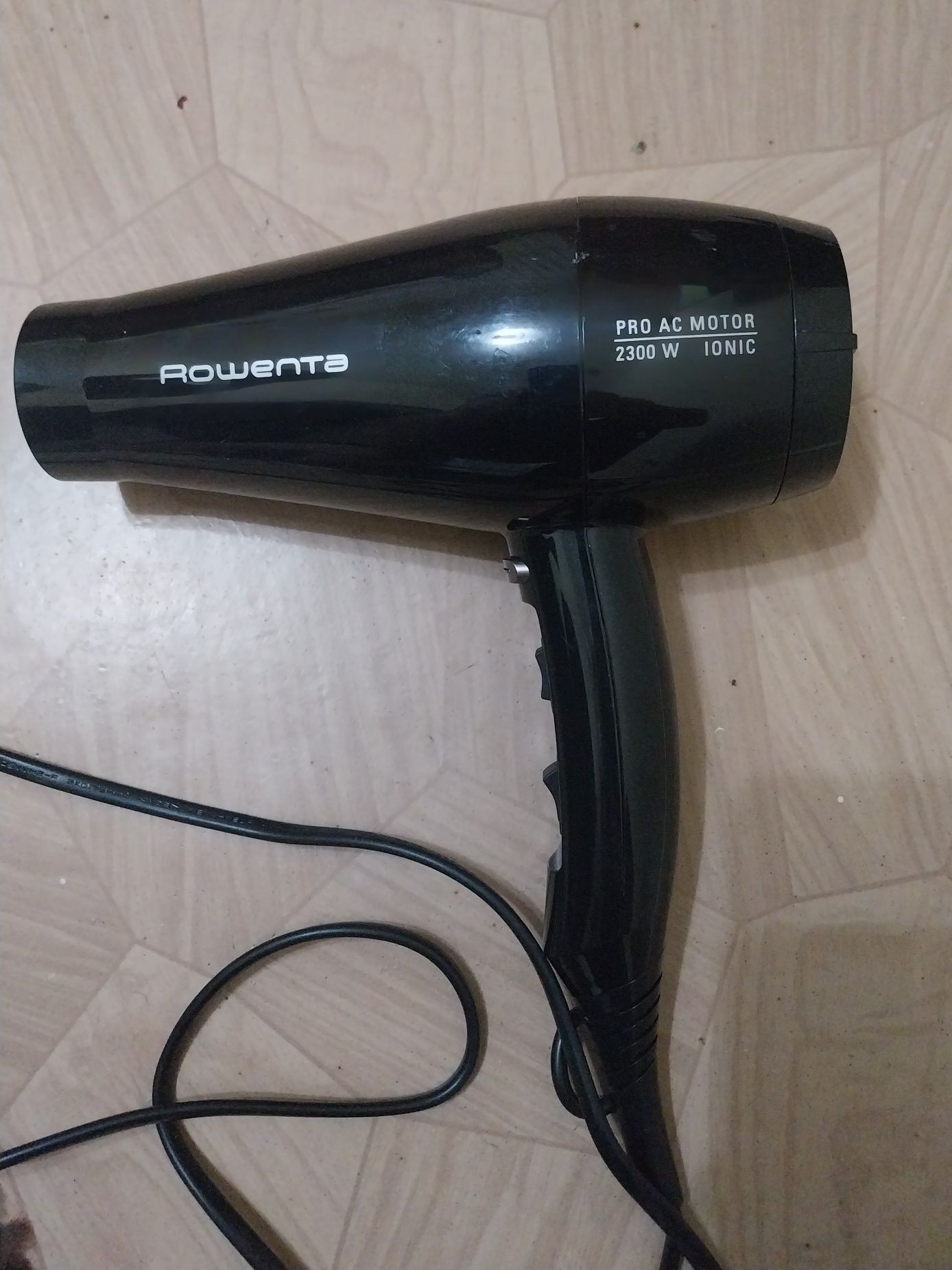 Uscător Rowenta profesional cu 3 viteze 150lei