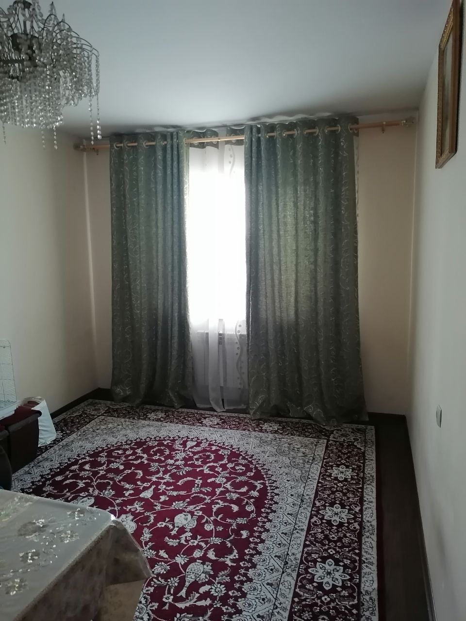 Сдае́тся одна комнатная квартира. Адрес: Карасув ул.Ифтихор 30 дом
