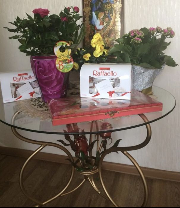 Продам журнальный столик ковка  ручной работы,розы