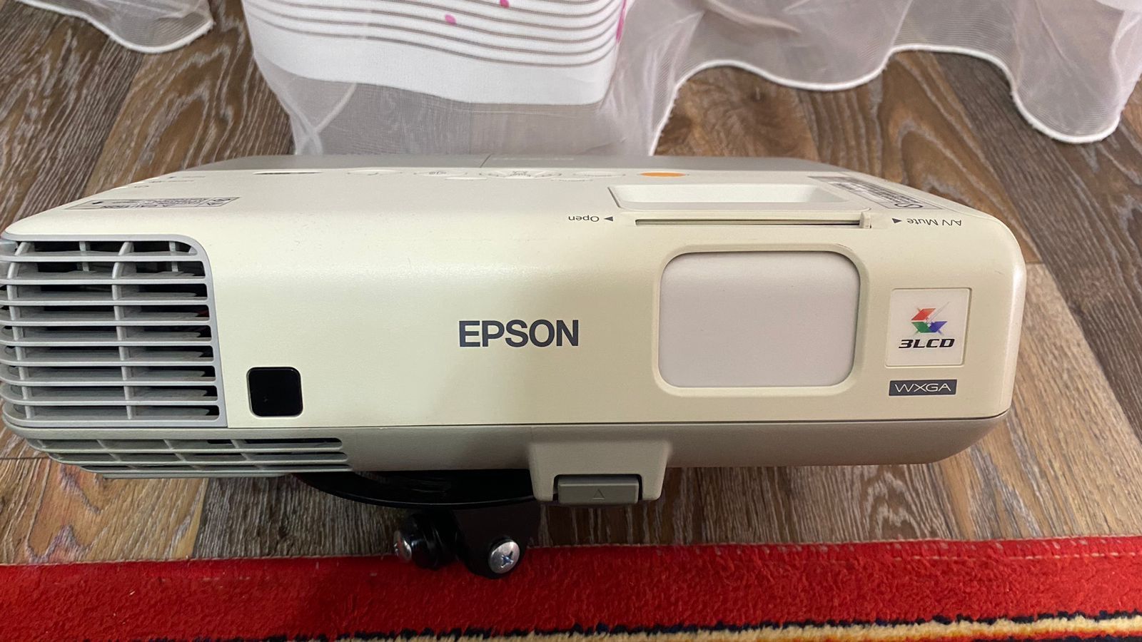 Продам проектор Epson  EB-96W