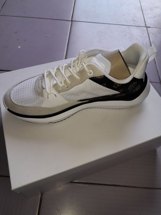 Adidași GUESS Noi mărimea 40 universali