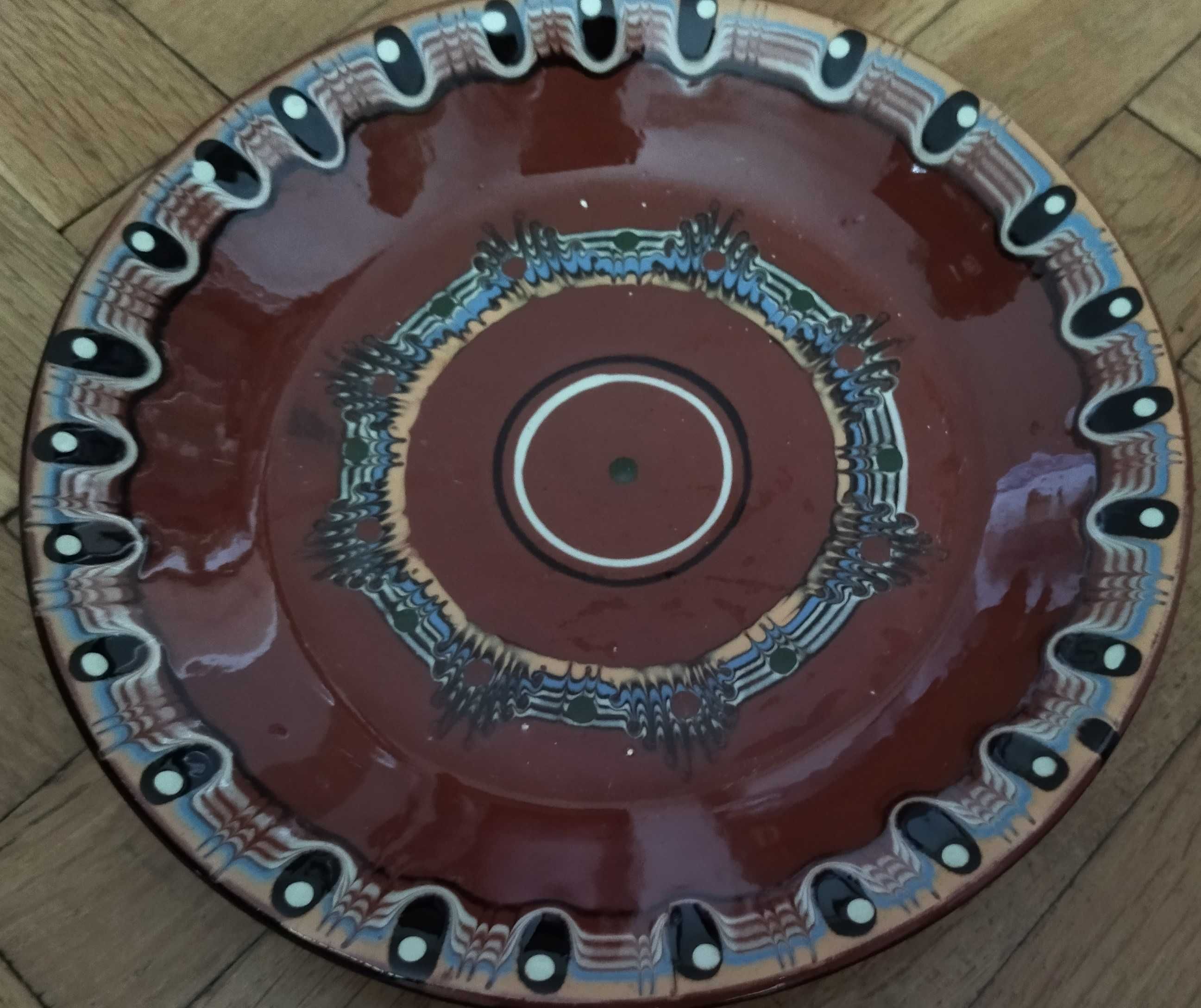 Ръчно изработени керамични чинии