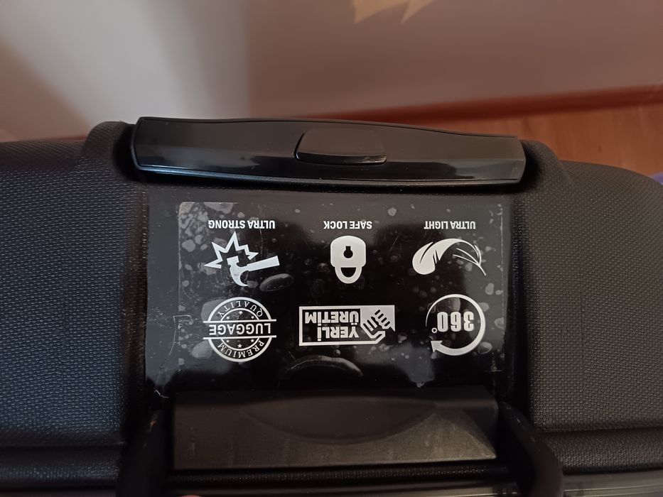 Troler, valiză, geantă voiaj