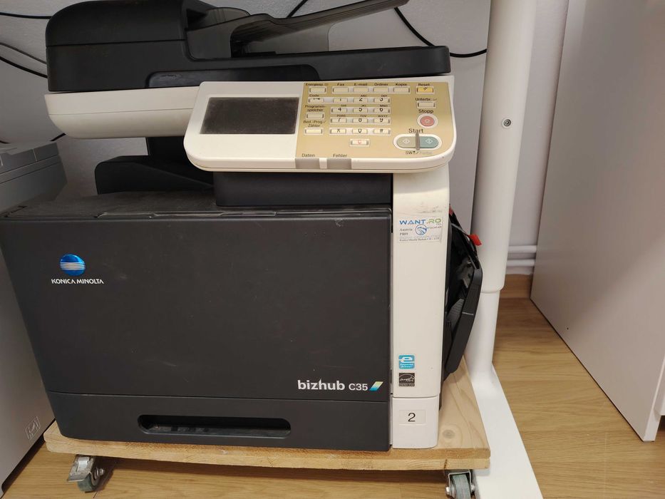 Imprimanta multifuncțională laser color  Konika Minolta veche.