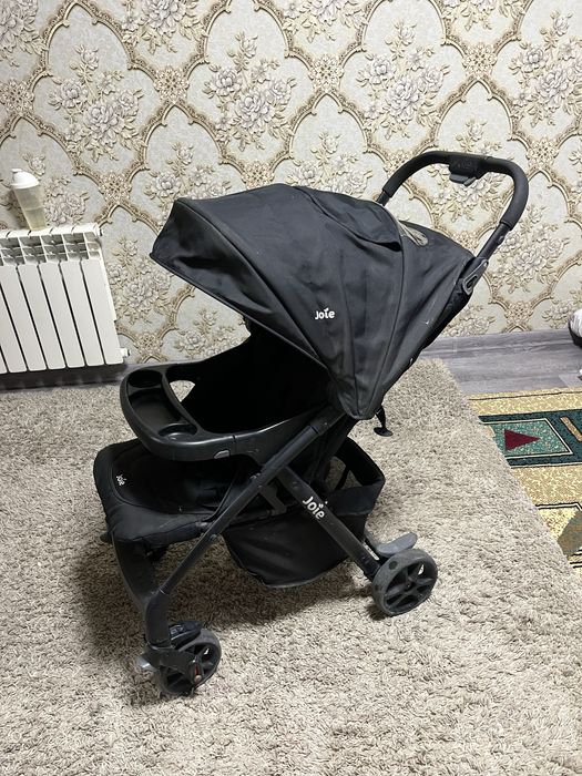 Продается коляска Joie состояние средний