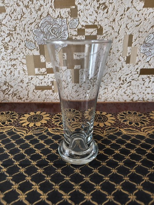 Стаканы три штуки, высота 17 см. Стекло.