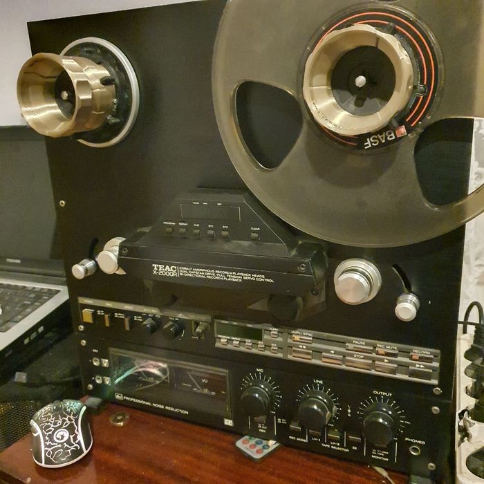 Vând magnetofon teac
