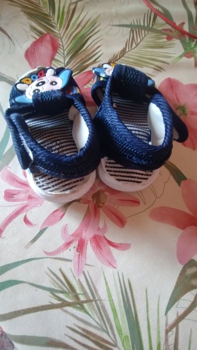 Vând sandale băiat mărimea 17