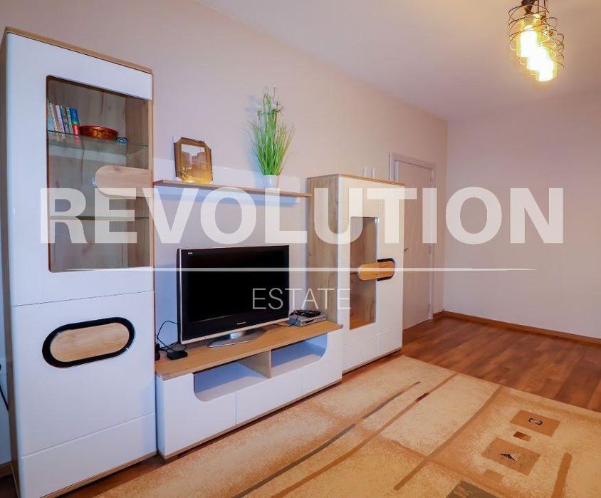 Тристаен апартамент в района на ХЕИ!